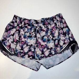 Lululemon Hotty Hot Short II  size 10